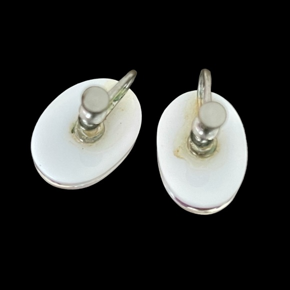 VINTAGE floral clear lucite screw back earrings BEAUTIFUL unique and unusual - Picture 6 of 8